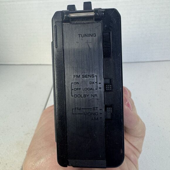 Sony Walkman WM-F18/F28 Portable Cassette Player AM/FM FOR PARTS ONLY - Picture 5 of 10